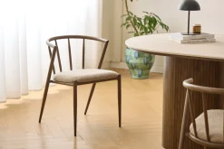 Nimara Bella spisebordsstol - Røget egelook med sand polstret sæde