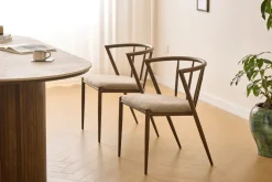 Nimara Bella spisebordsstol - Røget egelook med sand polstret sæde