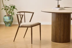 Nimara Bella spisebordsstol - Røget egelook med sand polstret sæde