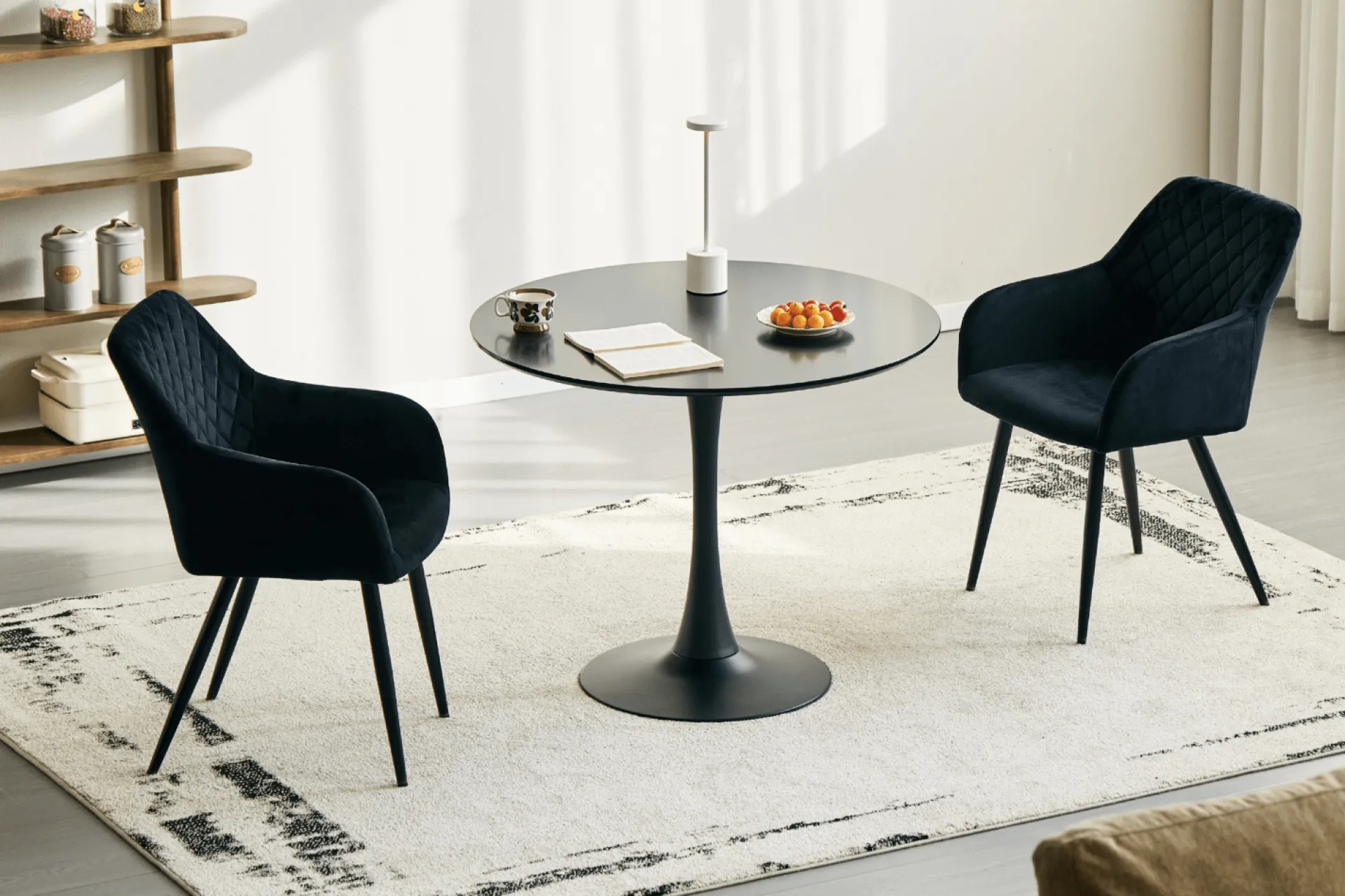 Online Nimara Carlo spisebordsstol - Sort velour med armlæn