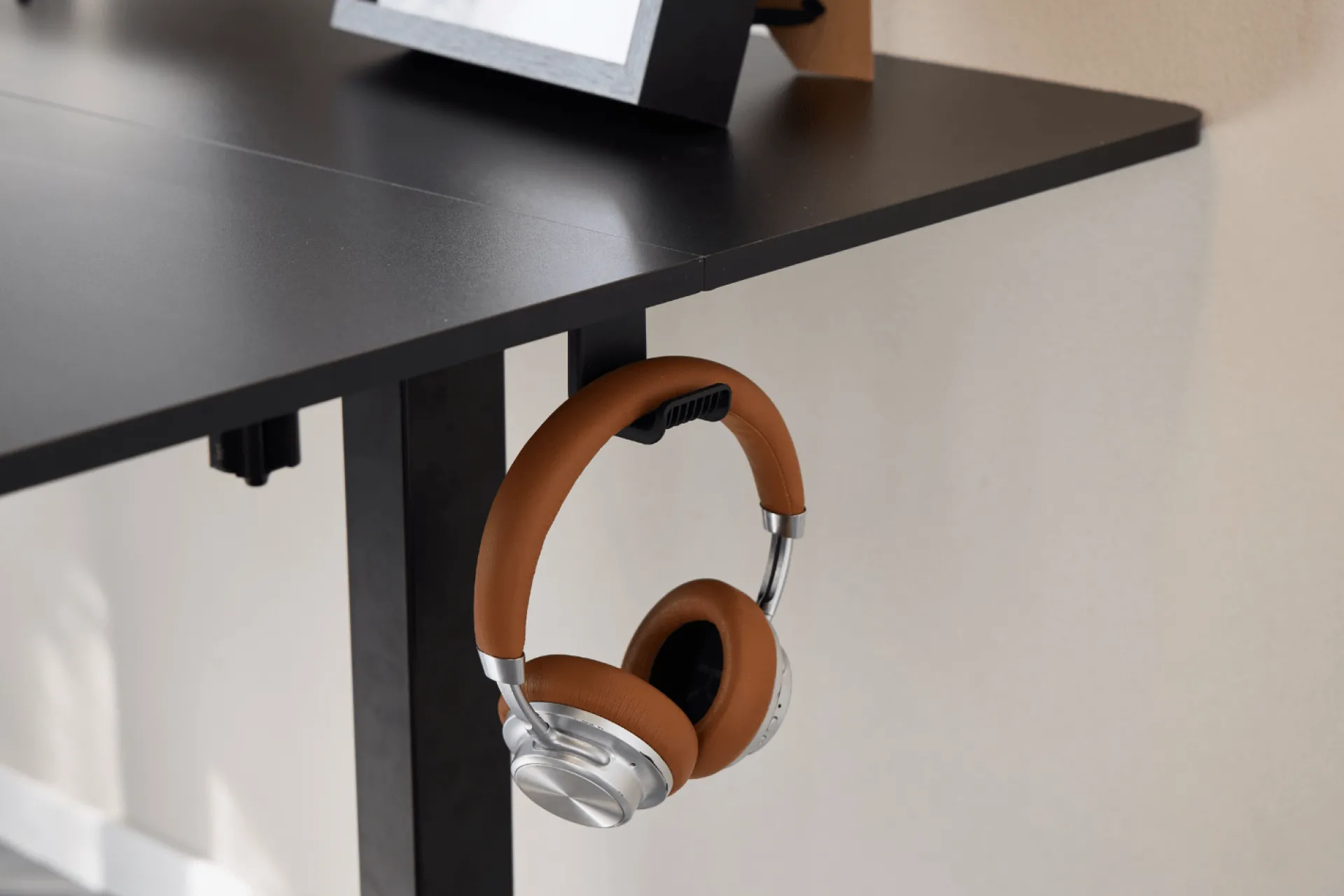 Discount Nimara Damian hæve- og sænkebord skrivebord 160x80 cm i sort