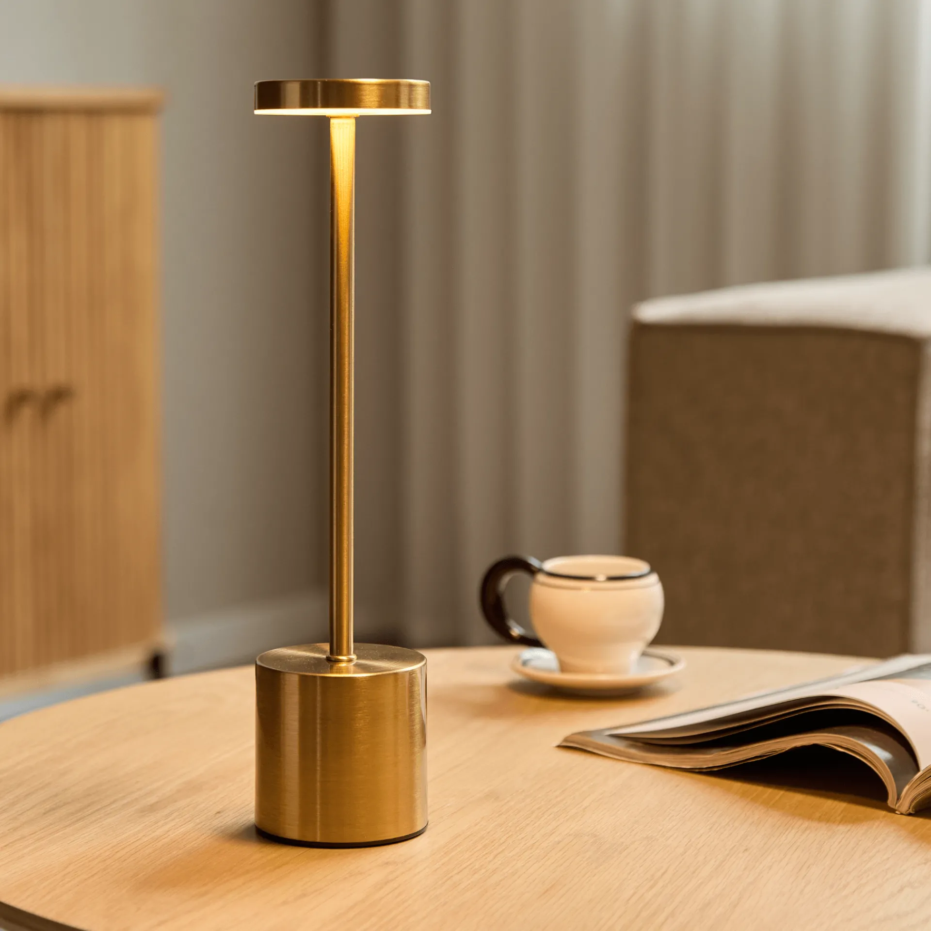 Clearance Nimara Elvis LED bordlampe guld