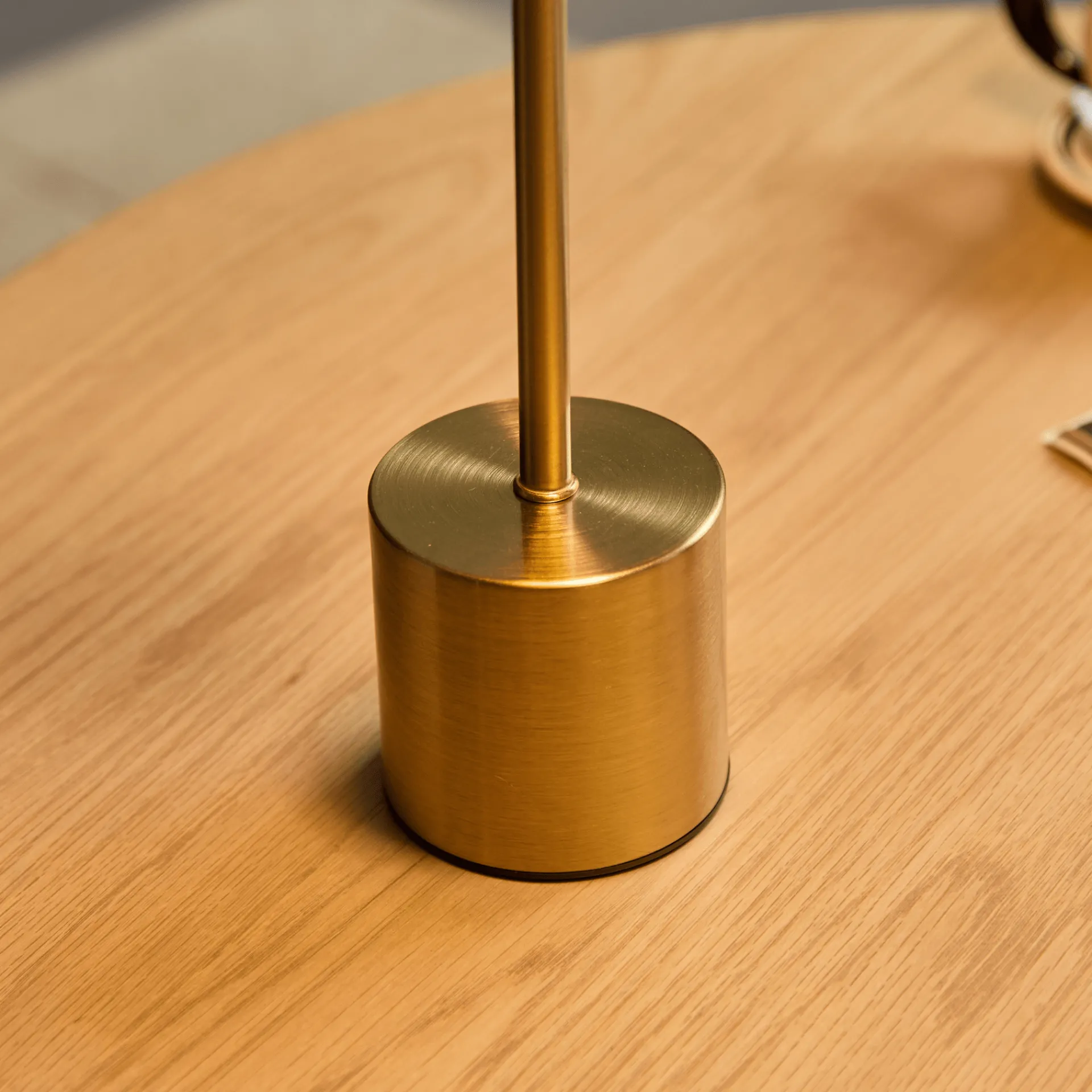 Clearance Nimara Elvis LED bordlampe guld