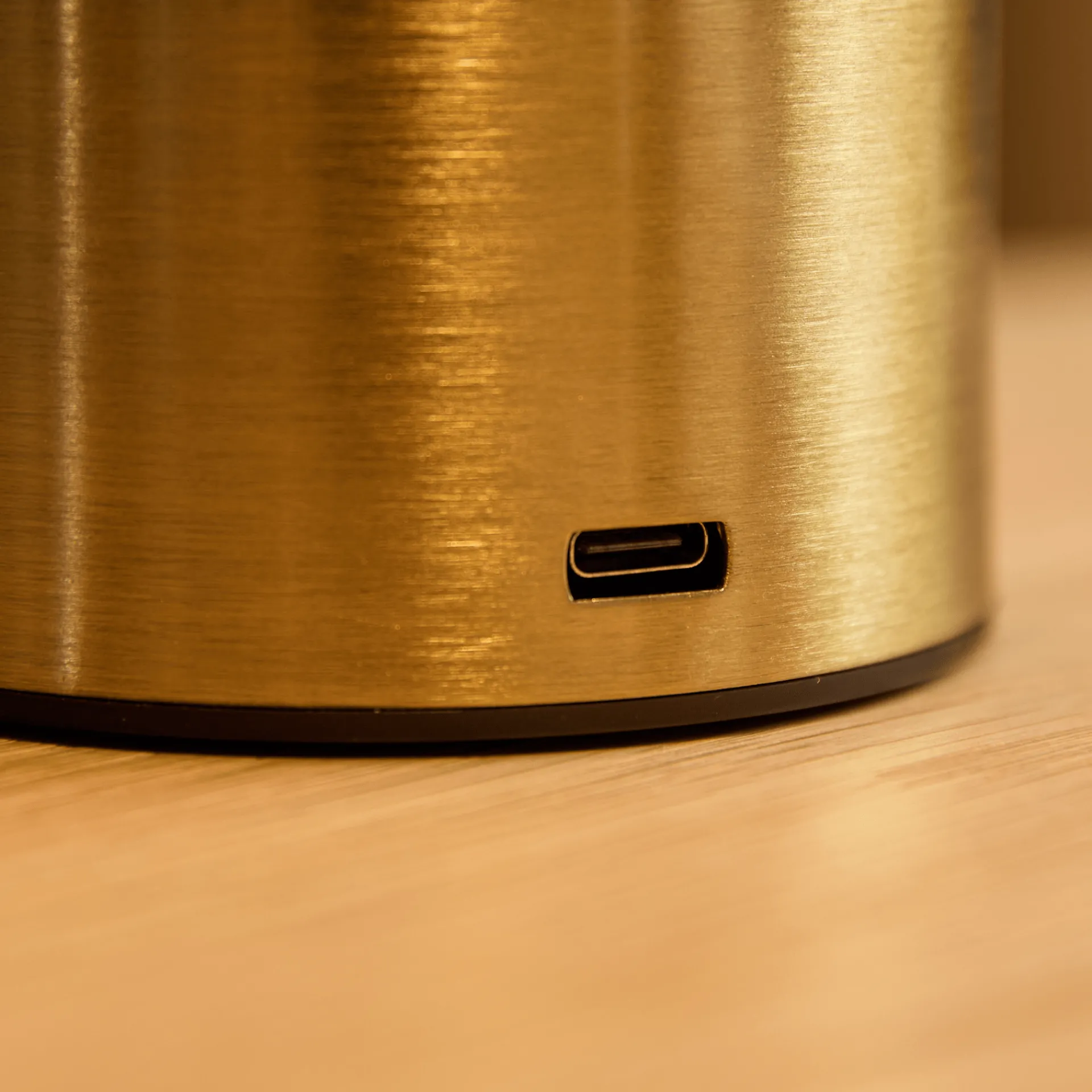 Clearance Nimara Elvis LED bordlampe guld