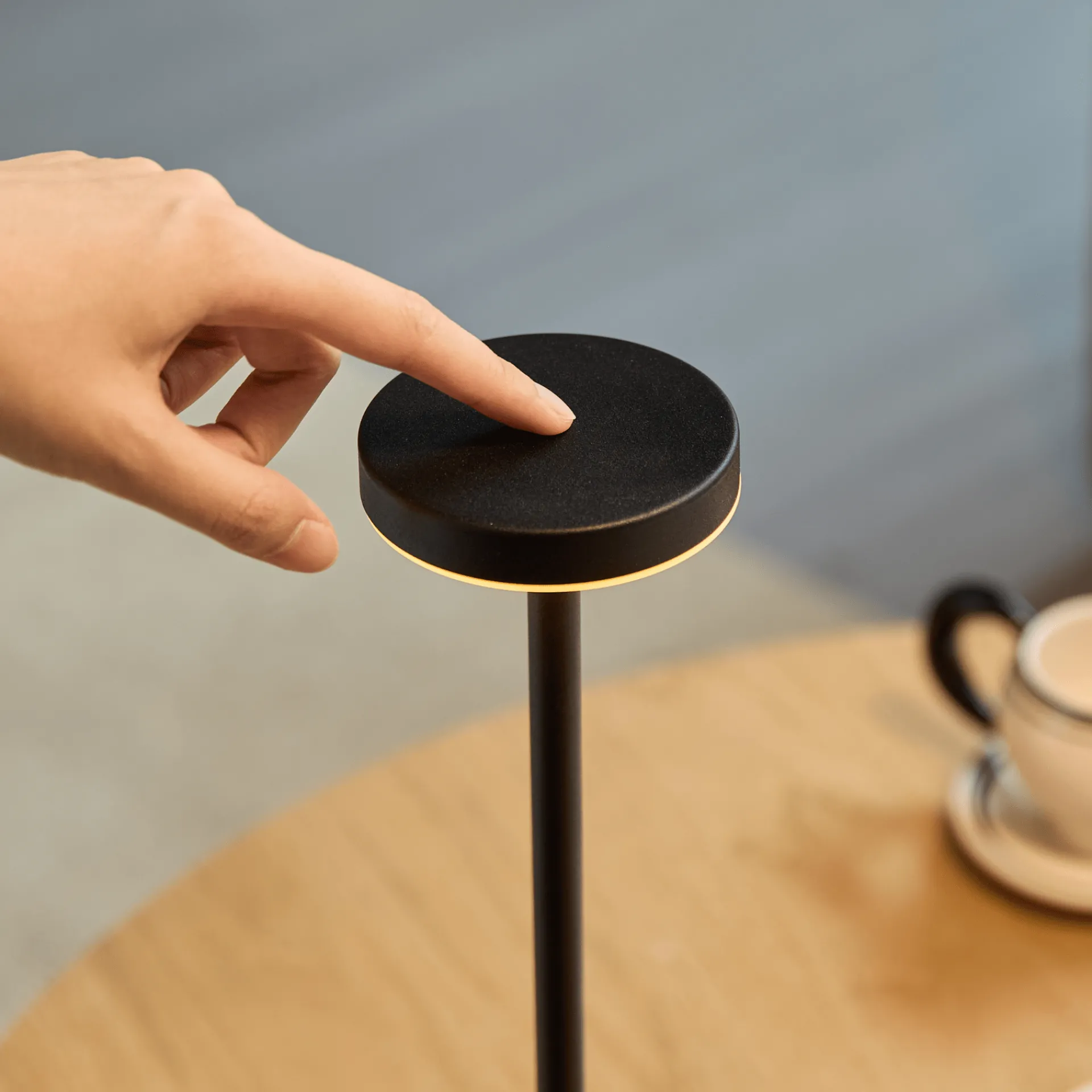 Best Nimara Elvis LED bordlampe sort