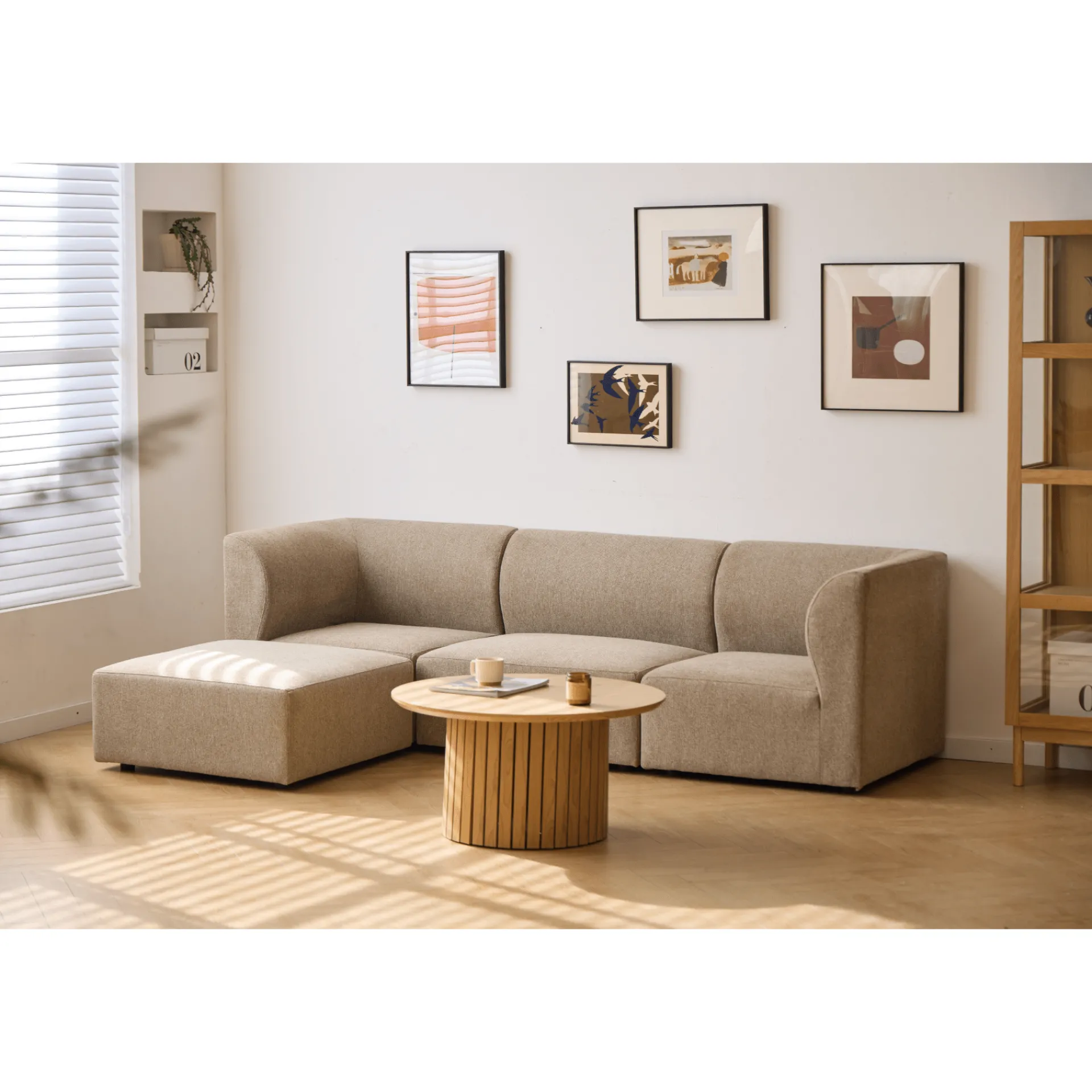 Online Nimara Emilia modulsofa i sand 4 moduler med højre- og venstrevendt chaiselong L: 328 X D: 158 X H: 72 cm