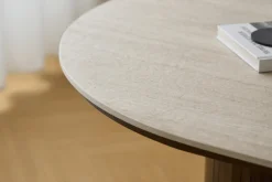 Hot Nimara Enzo ovalt spisebord med stenbordplade i beige og lamelfod i røget eg 220x100x76 cm