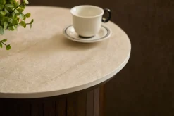 Online Nimara Enzo sidebord i stenbordplade med røget eg lamelfod Ø40 cm