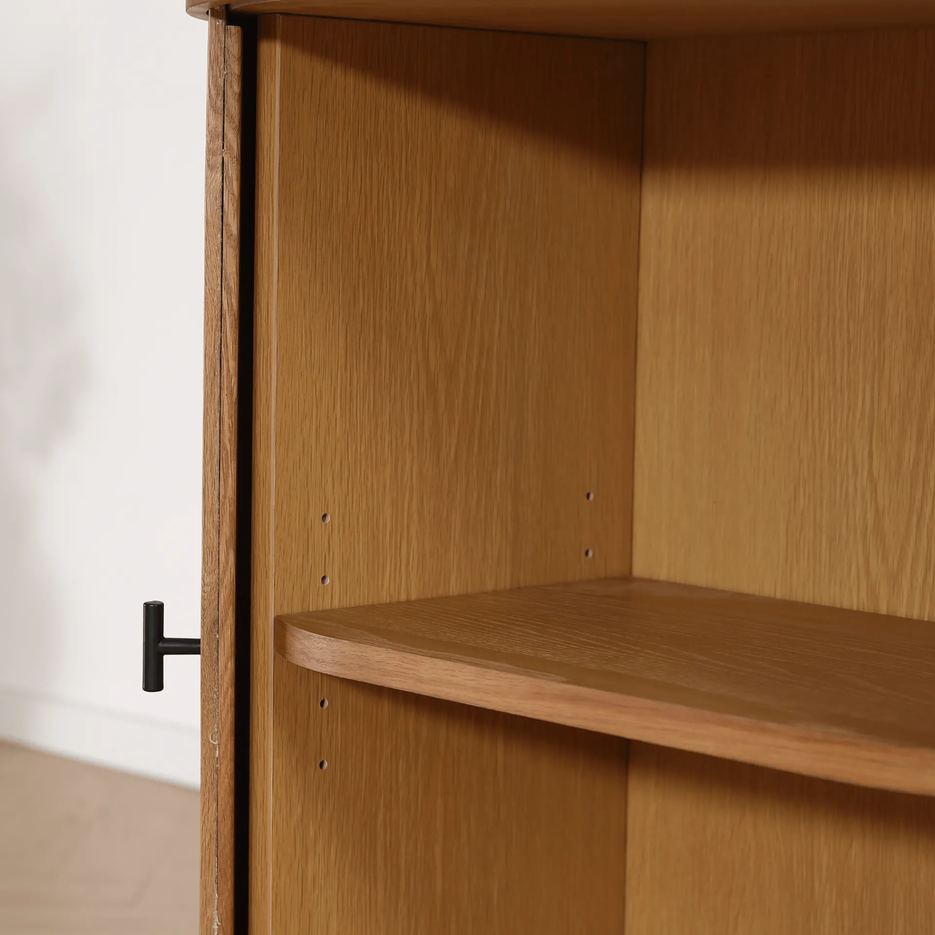 Hot Nimara Florence jalousi skab med lameller i eg 70x40x85 cm