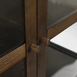 Outlet Nimara Havana egetræ vitrineskab i røget eg med 2 låger -180x40x100 cm