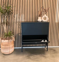 Outlet Nimara Herman Skoskab - Sort metal med 2 rum - 80x26x89 cm