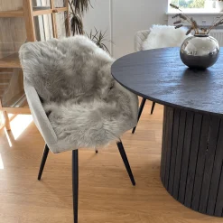 Discount Nimara Imiteret langhåret lammeskind i Grå - 65x95 cm