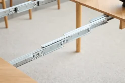 Sale Nimara Joshua - Rundt spisebord i natur egefiner med udtræk 120/160/200 cm - Inkl. 2 Tillægsplader