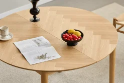 Sale Nimara Joshua - Rundt spisebord i natur egefiner med udtræk 120/160/200 cm - Inkl. 2 Tillægsplader