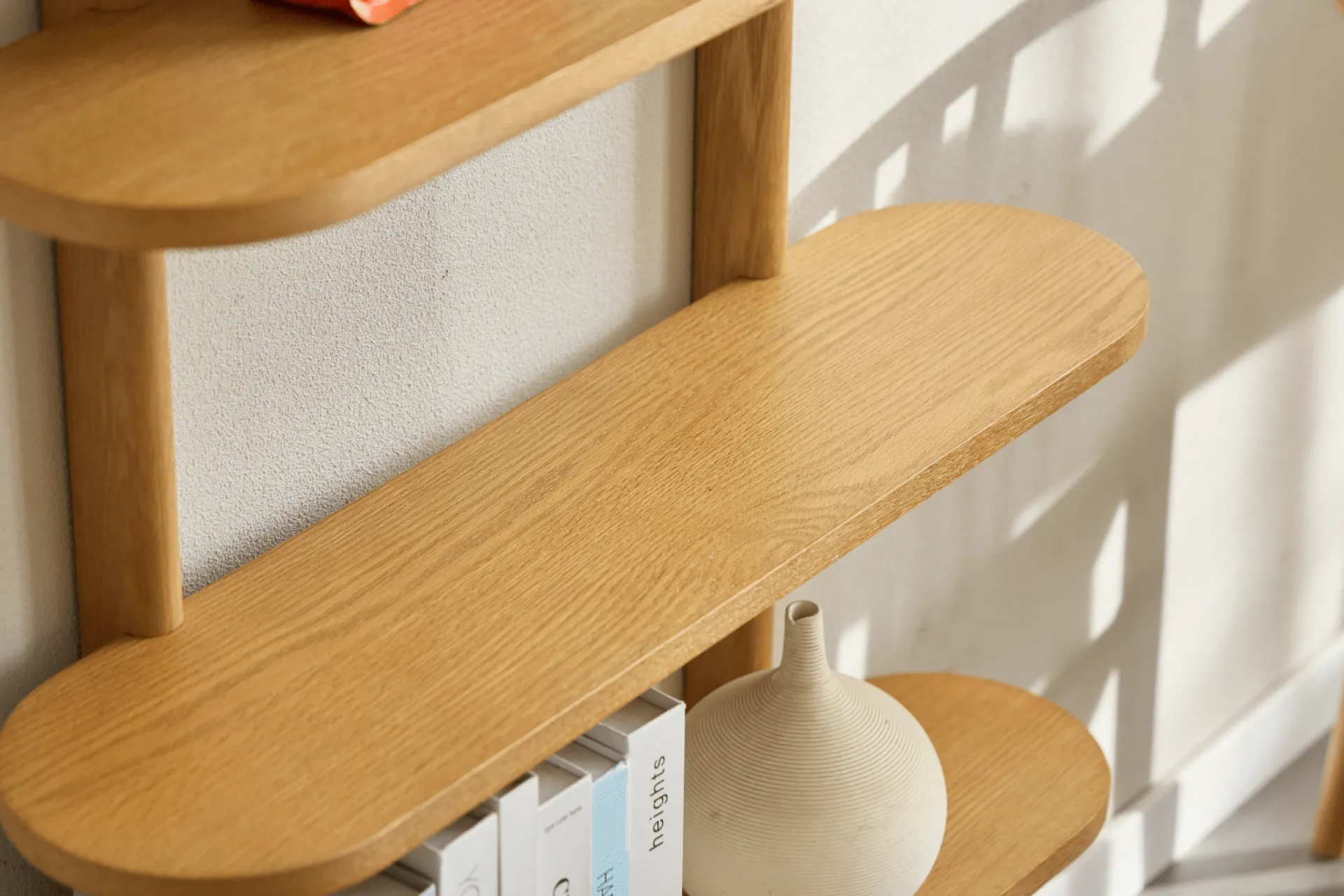 Hot Nimara Juliet væghylde i eg med 5 hylder H:140 x B:22 x B:75 cm