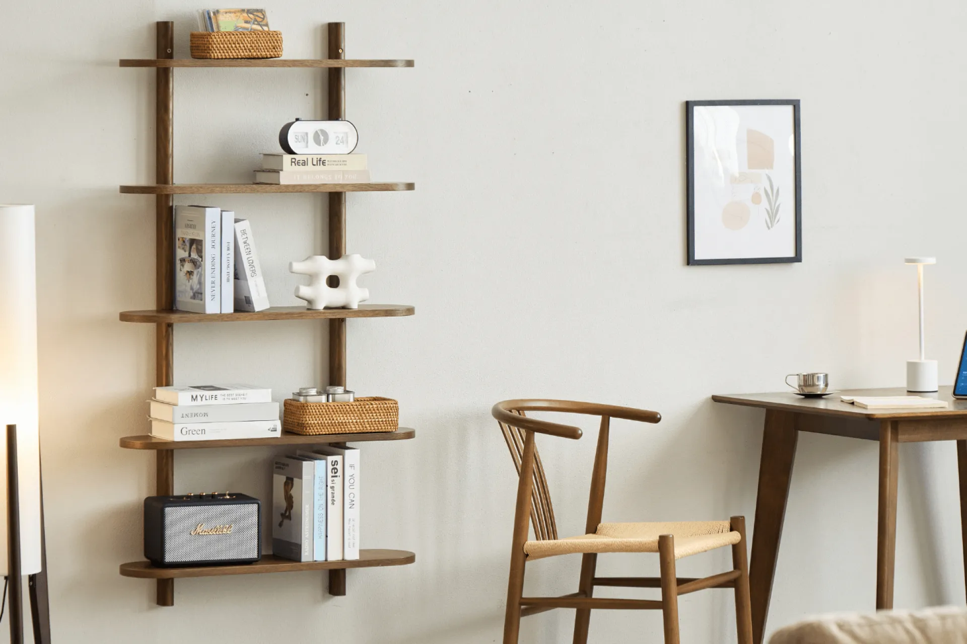 Outlet Nimara Juliet væghylde i røget eg med 5 hylder H:140 x B:22 x B:75 cm