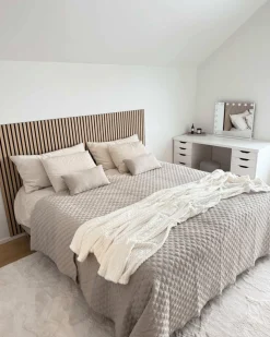 Clearance Nimara Kontinentalseng i beige 180x200 cm med 4 cm topmadras i PU-skum inkl. chrome ben