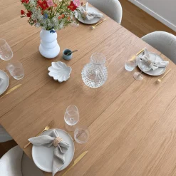 Online Nimara Lewis - Lamel rundt Spisebord I Egefiner med udtræk 150/190/230 CM - 2x tillægsplader medfølger