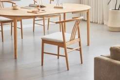 Sale Nimara Lizzie spisebordsstol i bøg med polstret sæde i beige