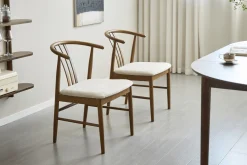 Outlet Nimara Lizzie spisebordsstol i røget bøg med polstret sæde i beige