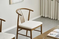 Outlet Nimara Lizzie spisebordsstol i røget bøg med polstret sæde i beige