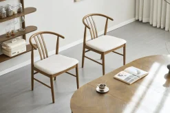 Outlet Nimara Lizzie spisebordsstol i røget bøg med polstret sæde i beige