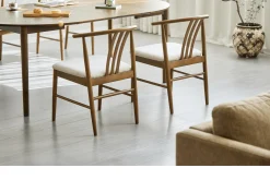 Outlet Nimara Lizzie spisebordsstol i røget bøg med polstret sæde i beige