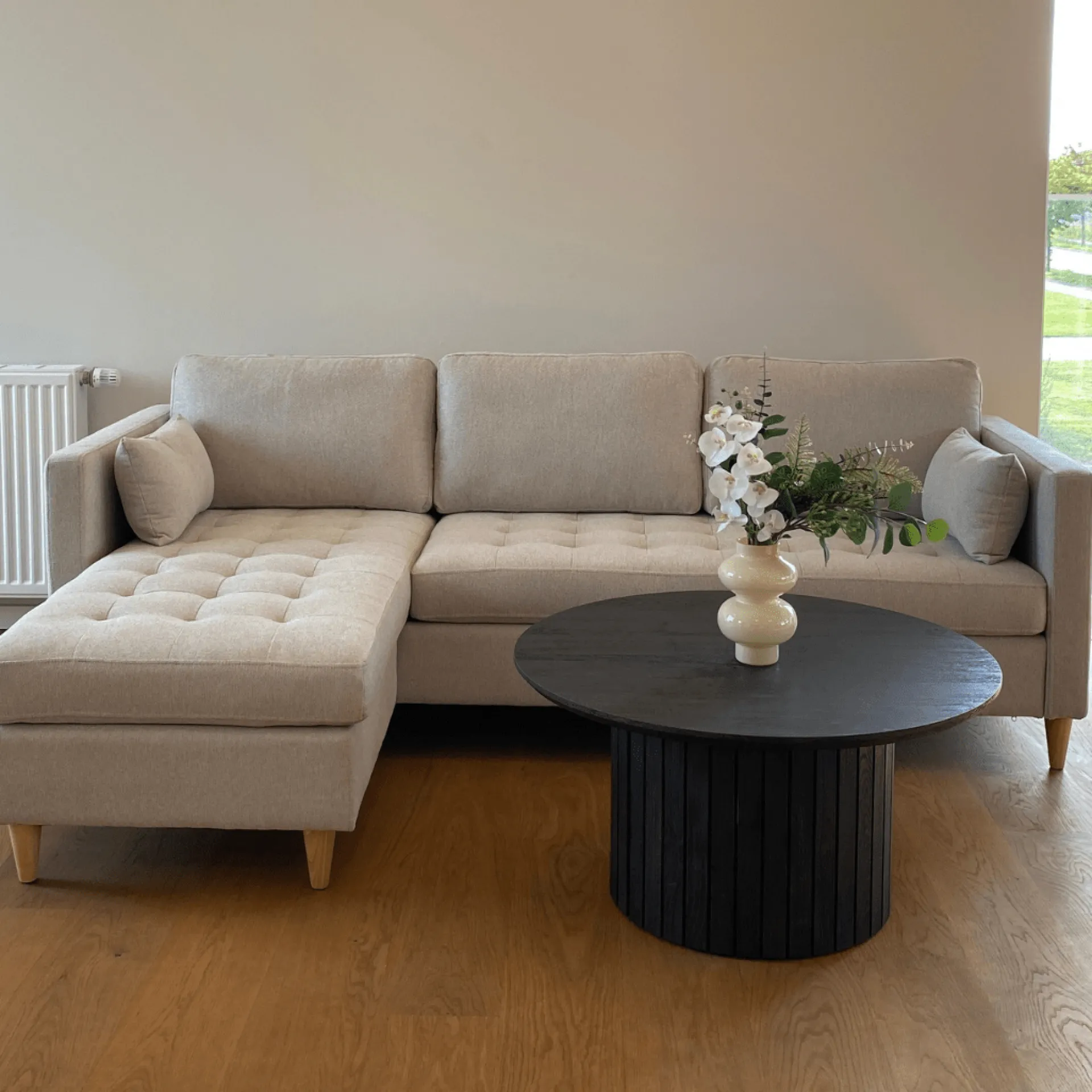 New Nimara Lulu - Højrevendt og venstrevendt vendbar chaiselong sofa lys beige - L: 215 x D: 82 x H: 78 cm