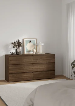 Best Nimara Maise kommode H:70 x B:138 x B:41 cm med 6 skuffer i røget egelook