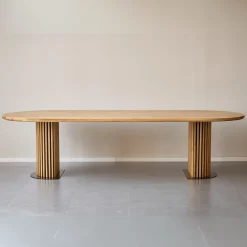 Online Nimara Matteo - Plankebord med lamelfod i olieret/natur massiv eg 300x120x77 cm