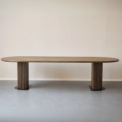 Clearance Nimara Matteo - Plankebord med lamelfod i røget massiv eg 300x120x77 cm