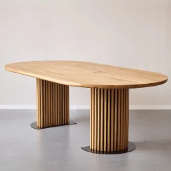 New Nimara Matteo - Plankebord med lamelfod i olieret/natur massiv eg 240x120x77 cm