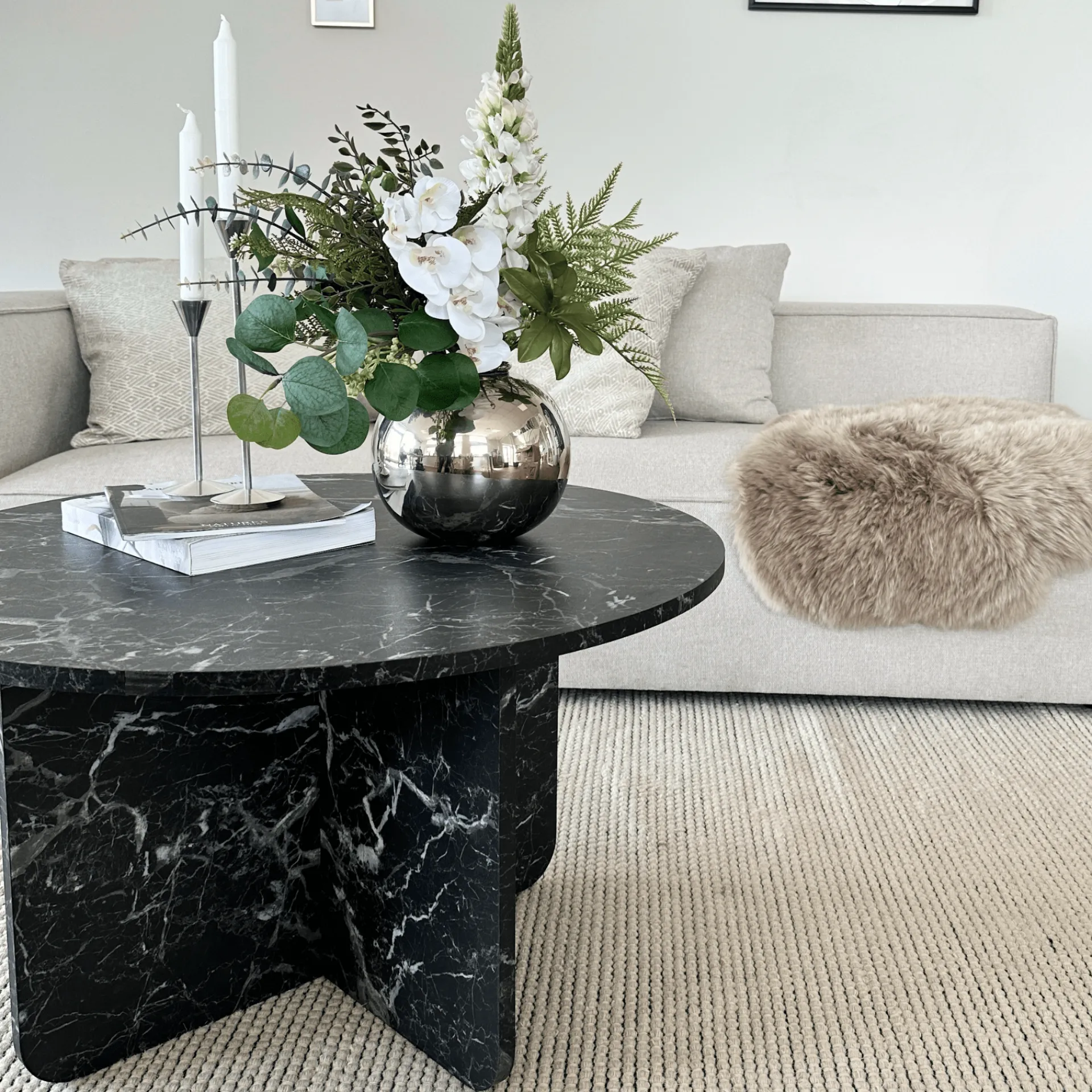 Online Nimara Mercy sofabord sort marmor look Ø80 cm