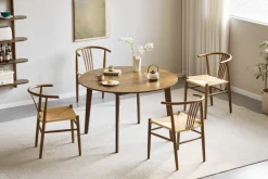 New Nimara Miles - Rundt spisebord Ø120 cm i røget egefiner med sildebensmønster