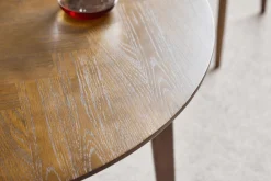 New Nimara Miles - Rundt spisebord Ø120 cm i røget egefiner med sildebensmønster
