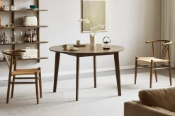 New Nimara Miles - Rundt spisebord Ø120 cm i røget egefiner med sildebensmønster