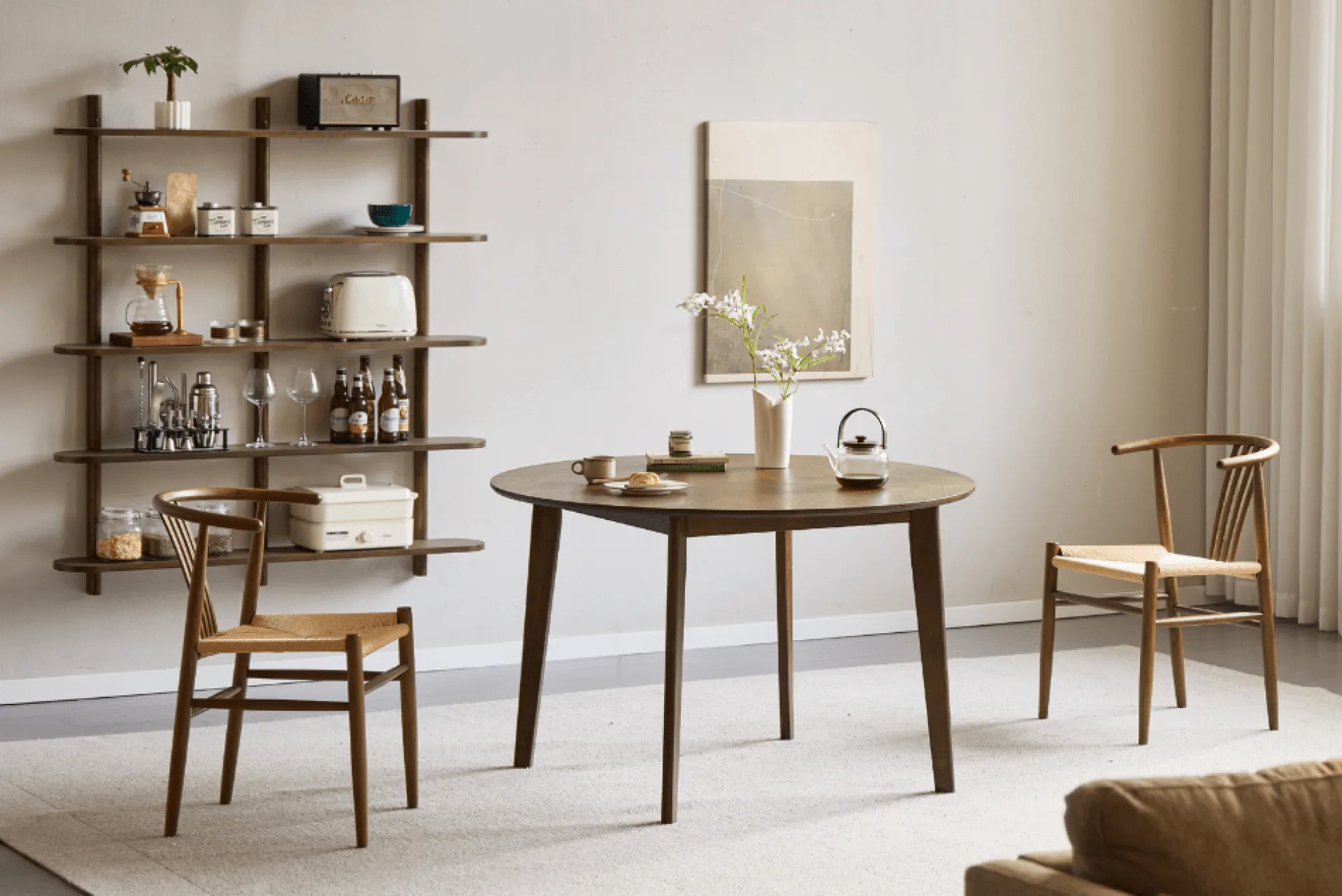 New Nimara Miles - Rundt spisebord Ø120 cm i røget egefiner med sildebensmønster