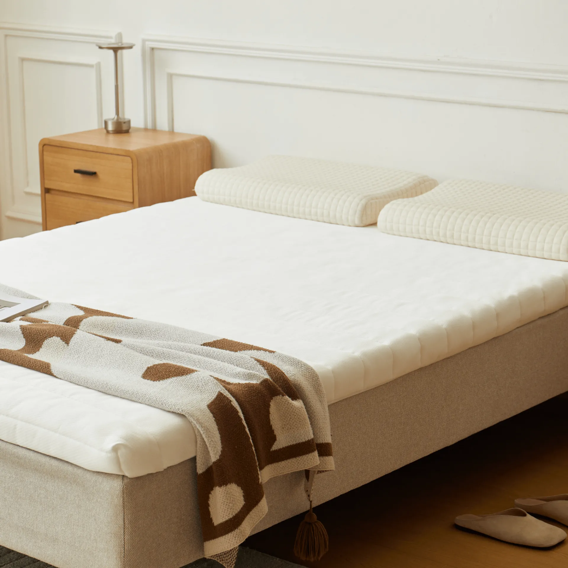 Hot Nimara Premium boxmadras seng i beige 140x200 cm med 7 cm topmadras i memoryskum ekskl. ben