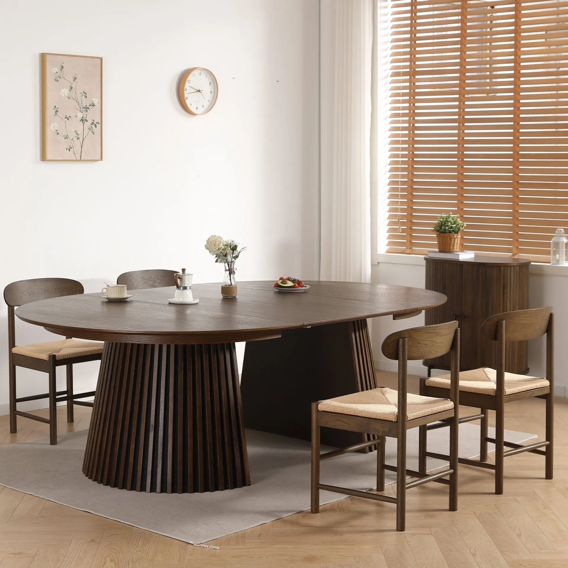 Hot Nimara Spisebordssæt - Lewis lamel spisebord Ø120 cm med udtræk i røget egefiner + 6 x Madison spisebordsstole i røget eg med fletsæde