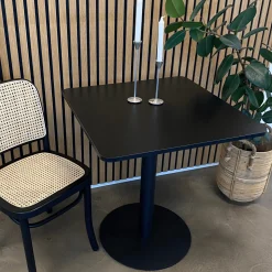 Best Nimara Stacey cafebord - 70 x 70 cm - Sort/Sort